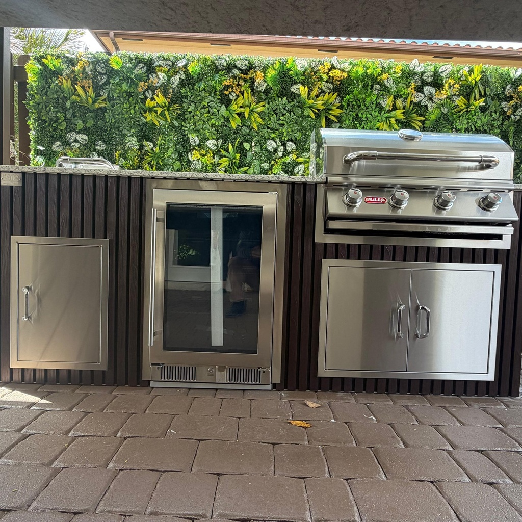 [OK-07-WBK-03] Outdoorkitchen 7 ft · Black · Bull 30" Outlaw LP