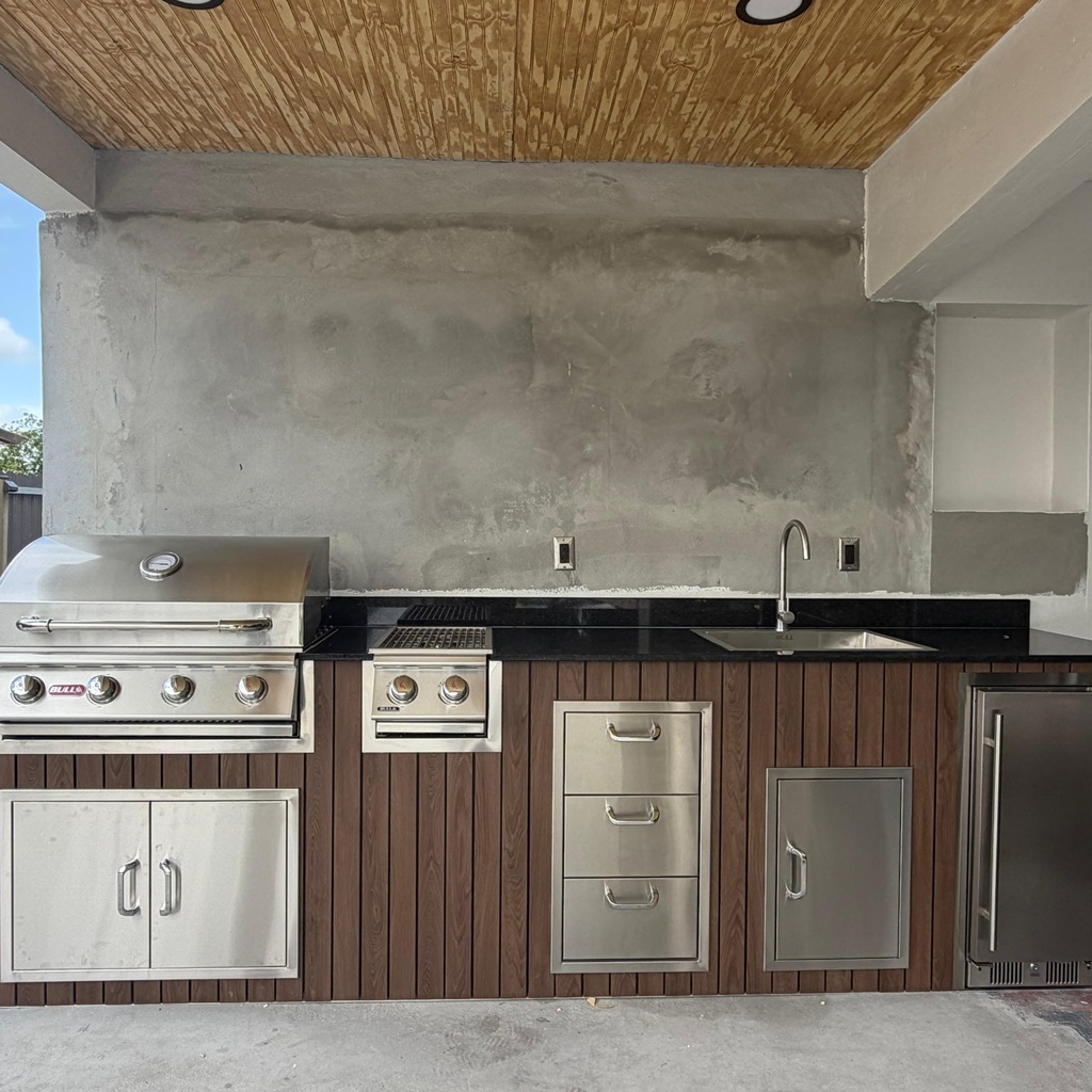 [OK-09-WDB-05] Outdoorkitchen 9 ft · Dark Brown · Bull 30" Outlaw LP