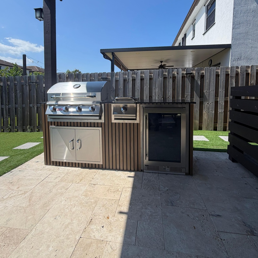 [OK-06-WDB-01] Outdoorkitchen 6 ft · Dark Brown · Bull 30" Outlaw LP