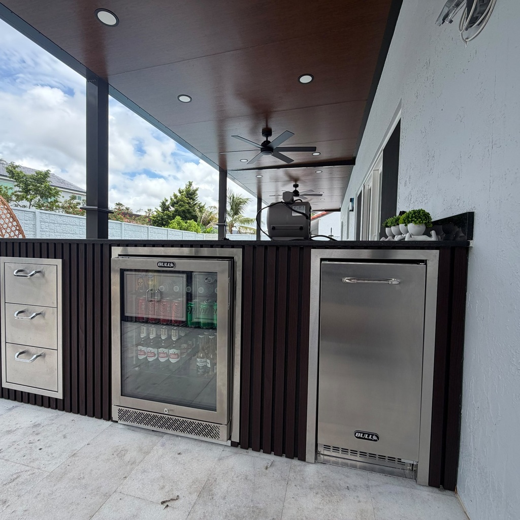 [OK-08-WDB-03] Outdoorkitchen 8 ft · Dark Brown · Bull Glass Door Refrigerator