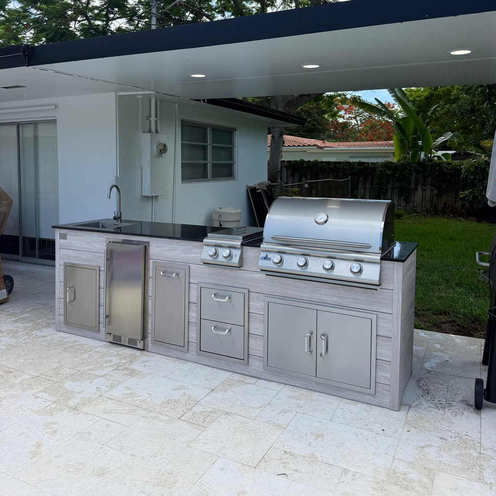 Outdoorkitchen 9 ft · Atlantic White · Bull 30" Outlaw LP