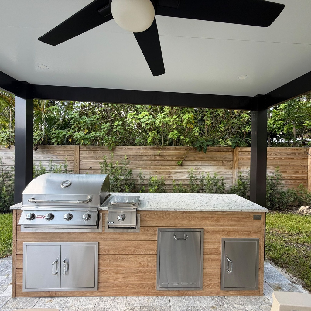 [OK-08-SO-03] Outdoorkitchen 8 ft · Sunbleach Oak · Bull 30" Outlaw LP