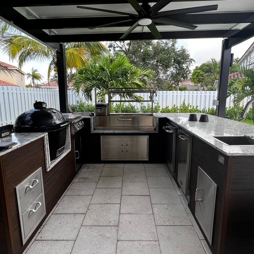 Outdoorkitchen 20 ft · Modern Walnut · Big Green Egg MiniMax EGG · U-Shape