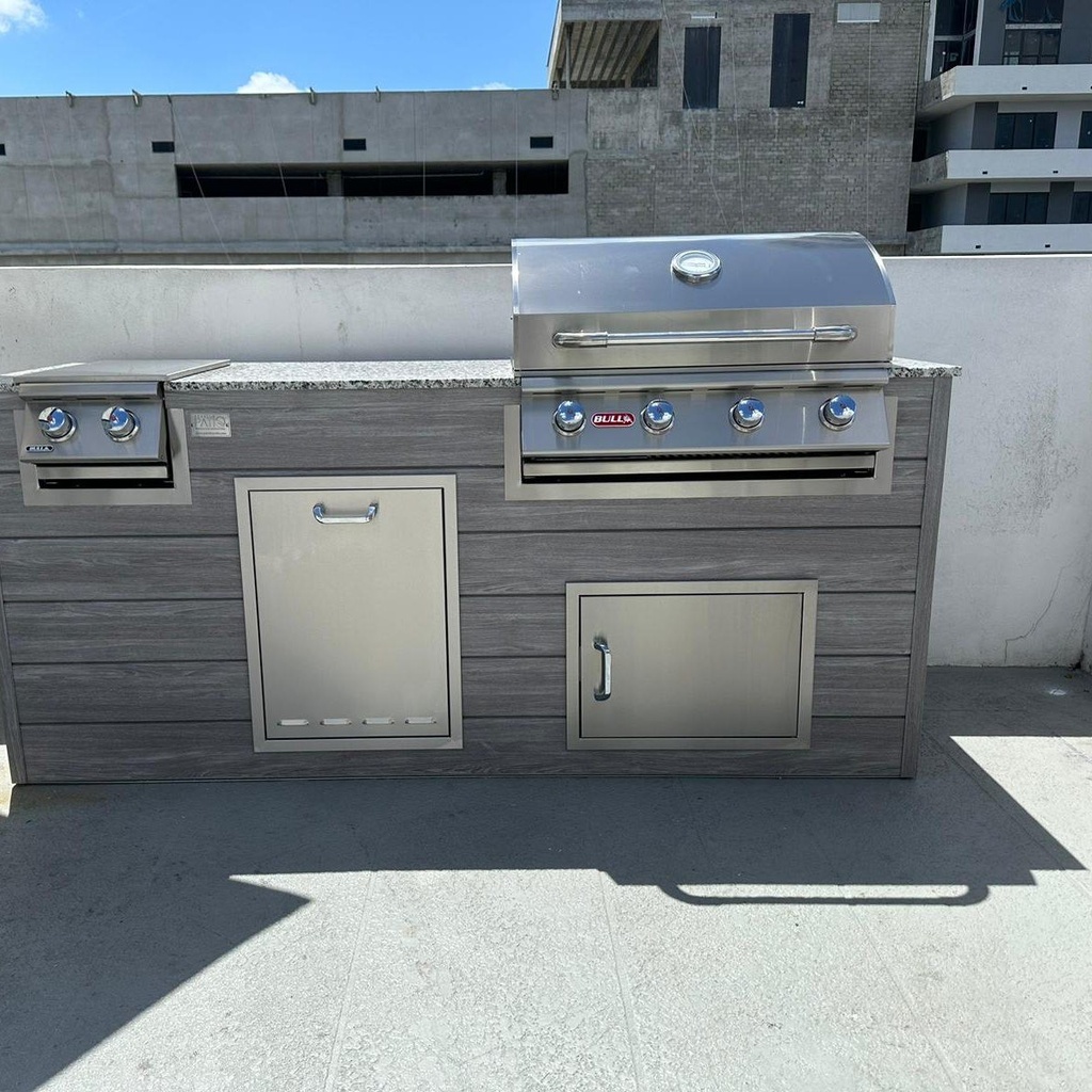 Outdoorkitchen 7 ft · Barnboard Grey · Bull Outlaw 30-Inch 4-Burner Built-In Propane Gas Grill