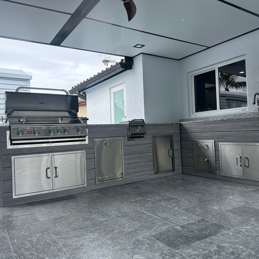 Outdoorkitchen 14 ft · Barnboard Grey · Bull Brahma 38-Inch 5-Burner Built-In Propane Gas Grill · L-Shape