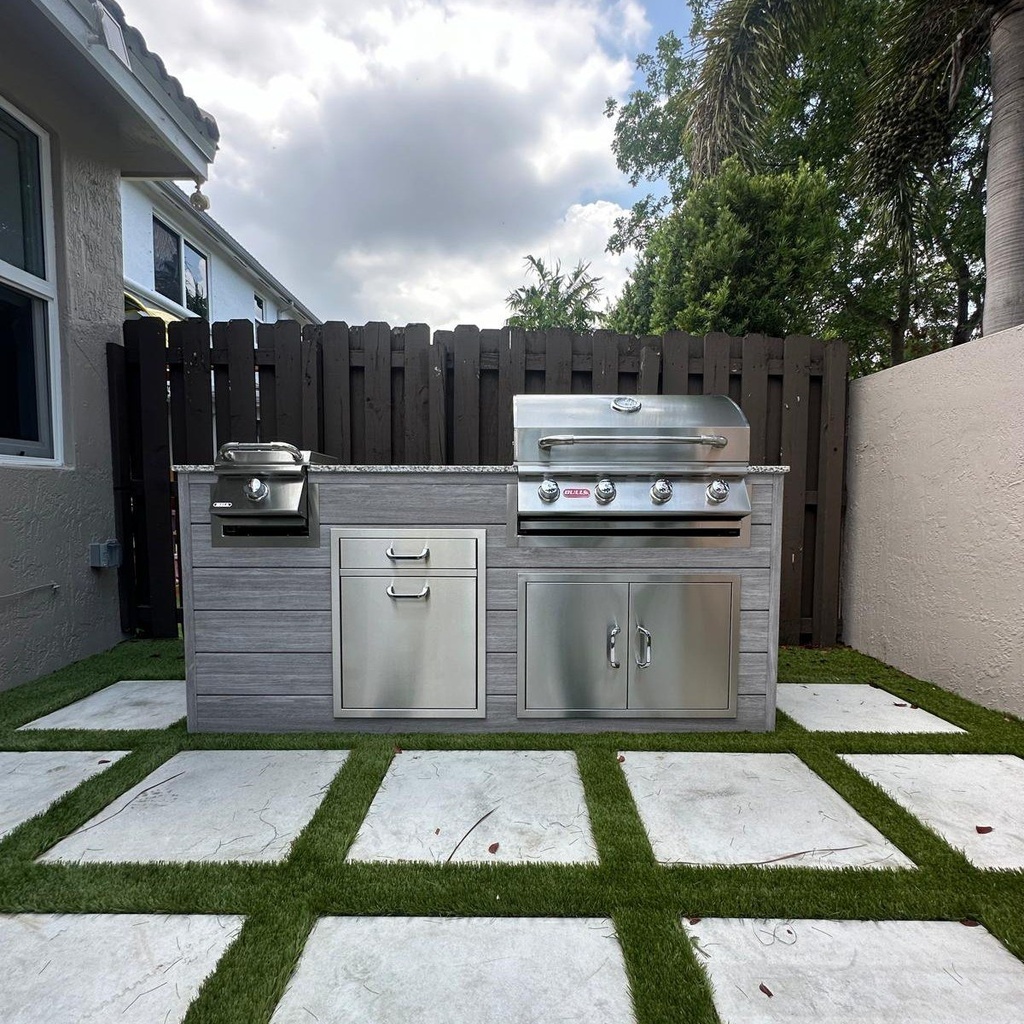Outdoorkitchen 7 ft · Barnboard Grey · Bull Outlaw 30-Inch 4-Burner Built-In Propane Gas Grill