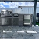 Outdoorkitchen 8 ft · Barnboard Grey · Bull Outlaw 30-Inch 4-Burner Built-In Propane Gas Grill