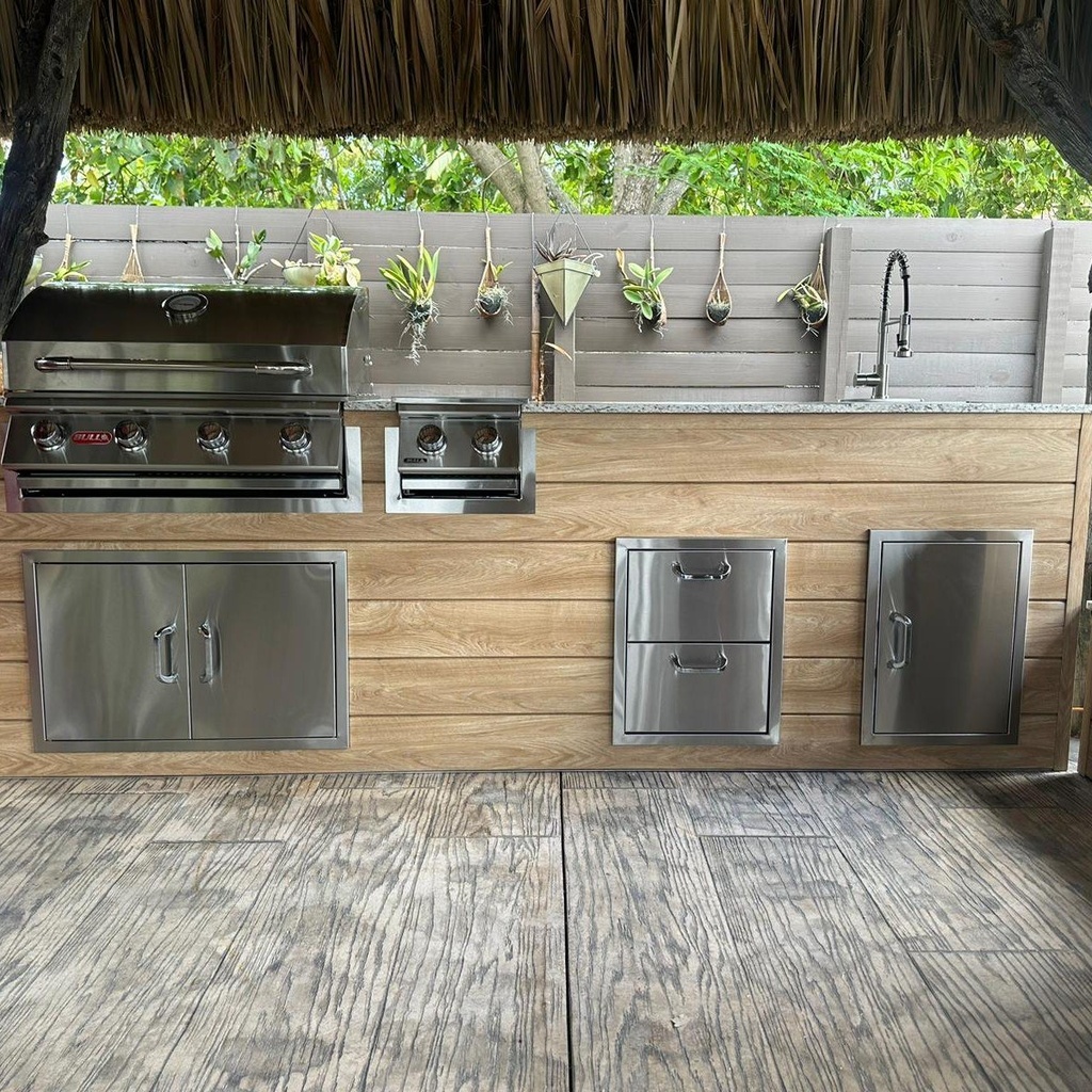 Outdoorkitchen 8 ft · Sunbleach Oak · Bull Outlaw 30-Inch 4-Burner Built-In Propane Gas Grill