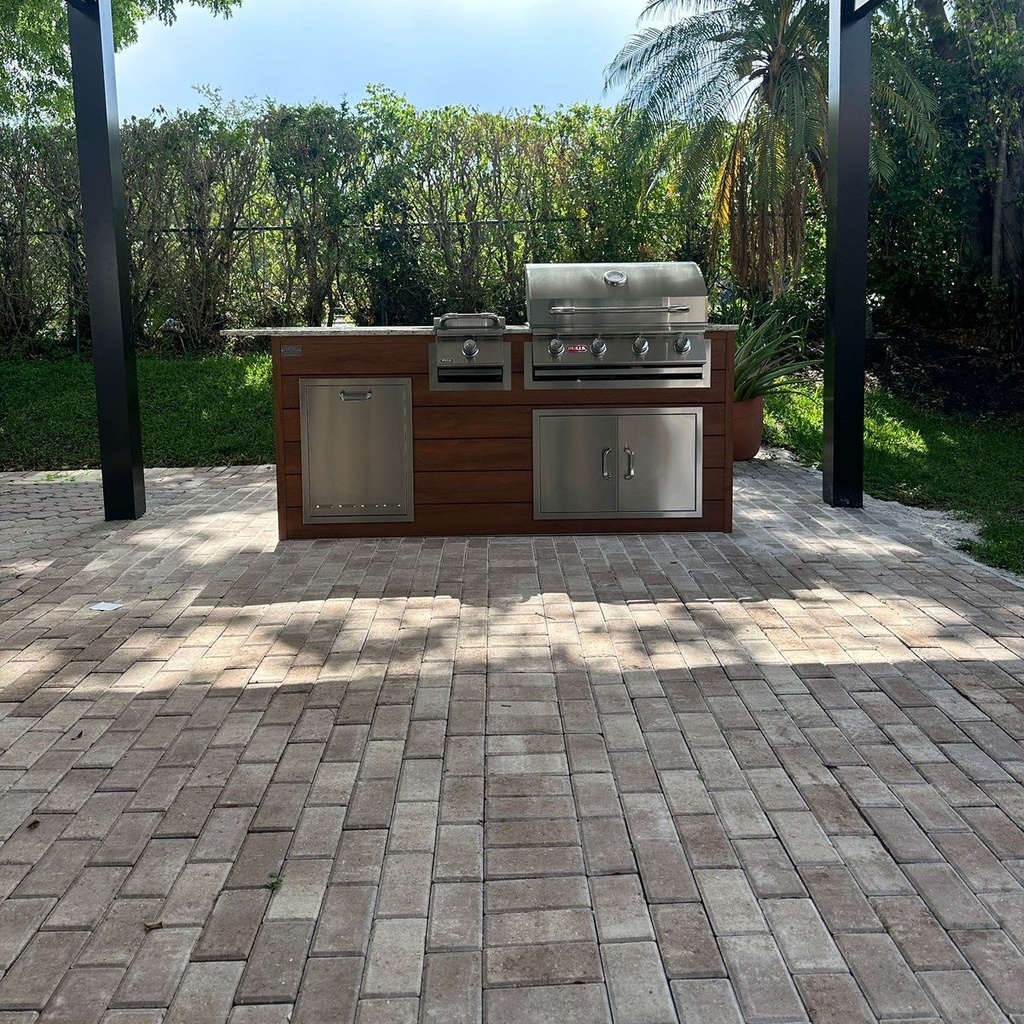Outdoorkitchen 7 ft · Cinnamon Walnut · Bull Outlaw 30-Inch 4-Burner Built-In Propane Gas Grill