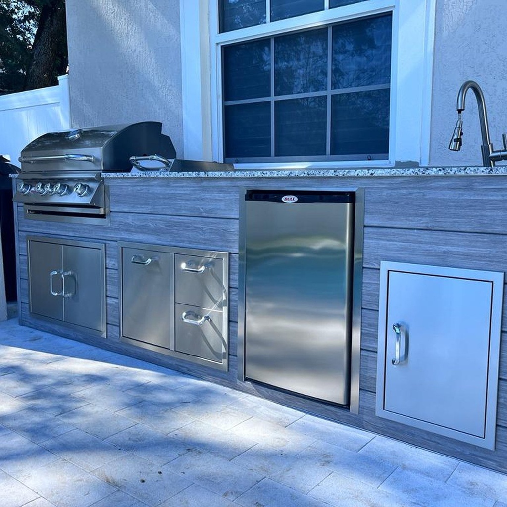 Outdoorkitchen 12 ft · Barnboard Grey · Bull Angus 30-Inch 4-Burner Built-In Propane Gas Grill