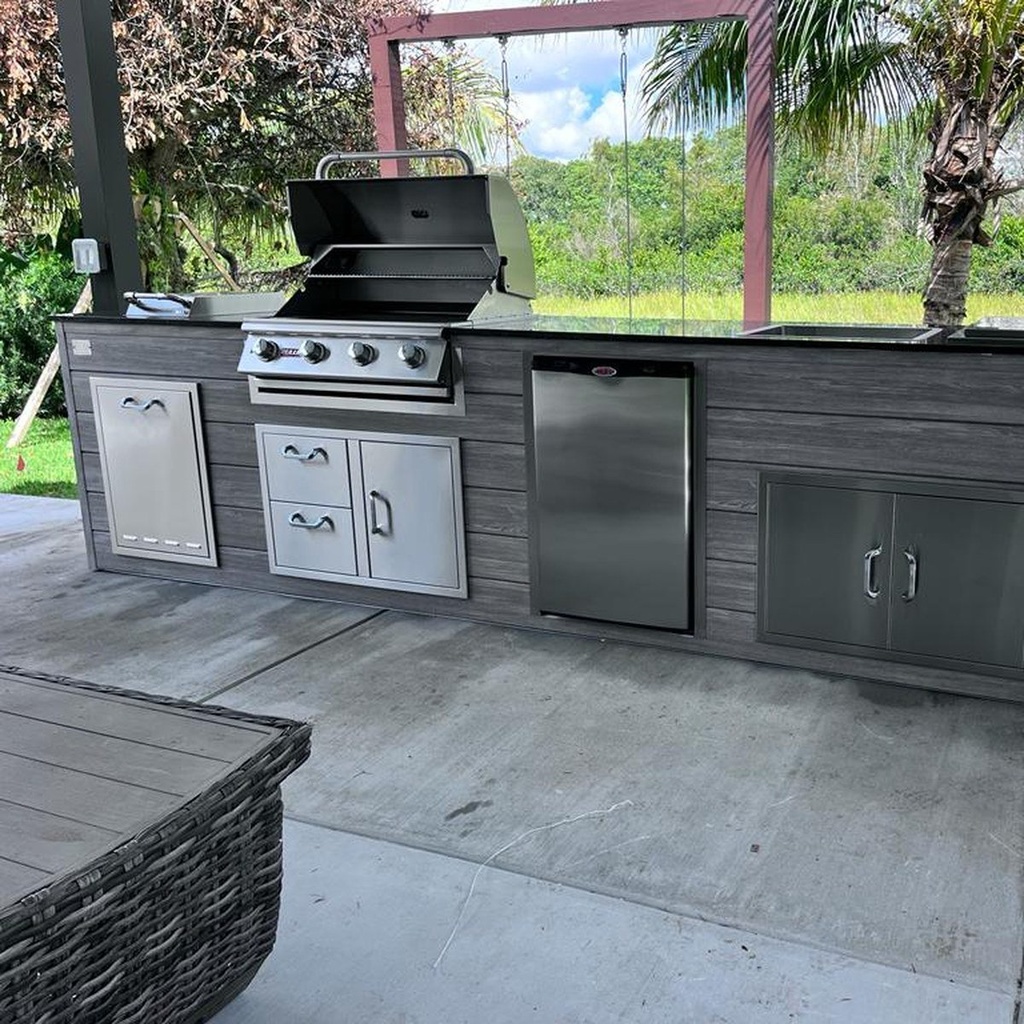 Outdoorkitchen 11 ft · Barnboard Grey · Bull Outlaw 30-Inch 4-Burner Built-In Propane Gas Grill