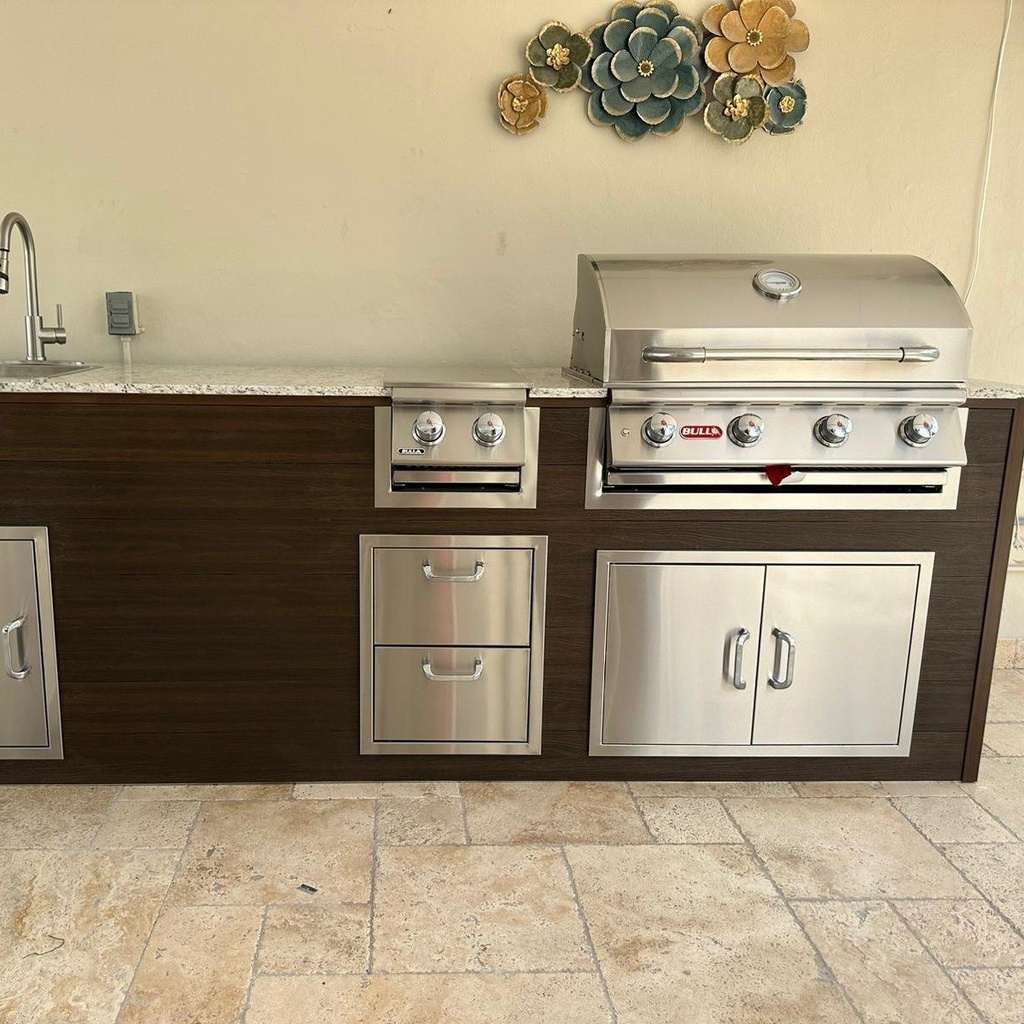 Outdoorkitchen 8 ft · Modern Walnut · Bull Outlaw 30-Inch 4-Burner Built-In Propane Gas Grill