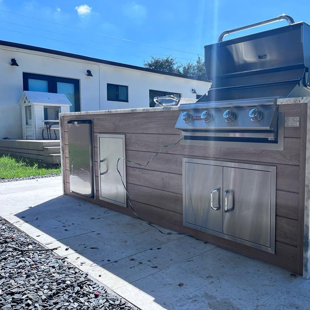 Outdoorkitchen 8 ft · Beachwood Grey · Bull Outlaw 30-Inch 4-Burner Built-In Propane Gas Grill