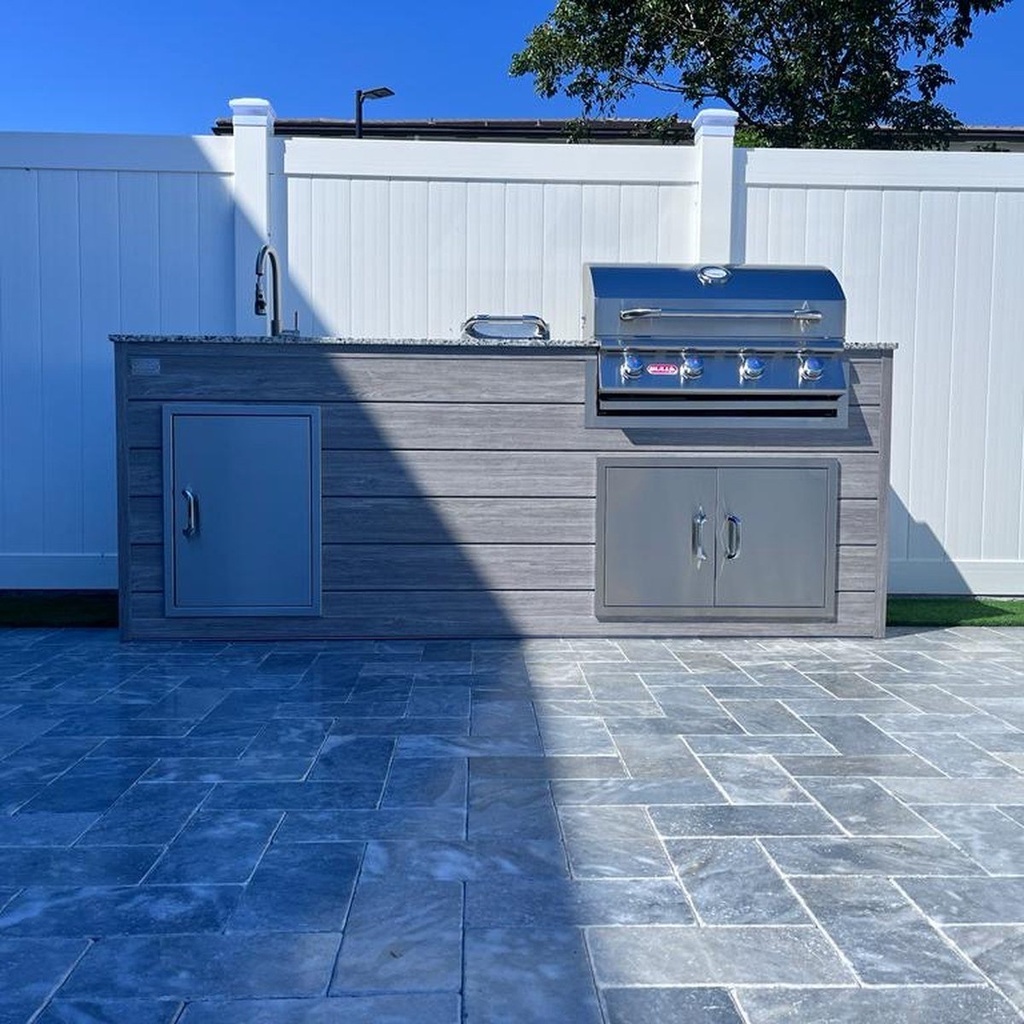 Outdoorkitchen 8 ft · Barnboard Grey · Bull Outlaw 30-Inch 4-Burner Built-In Propane Gas Grill